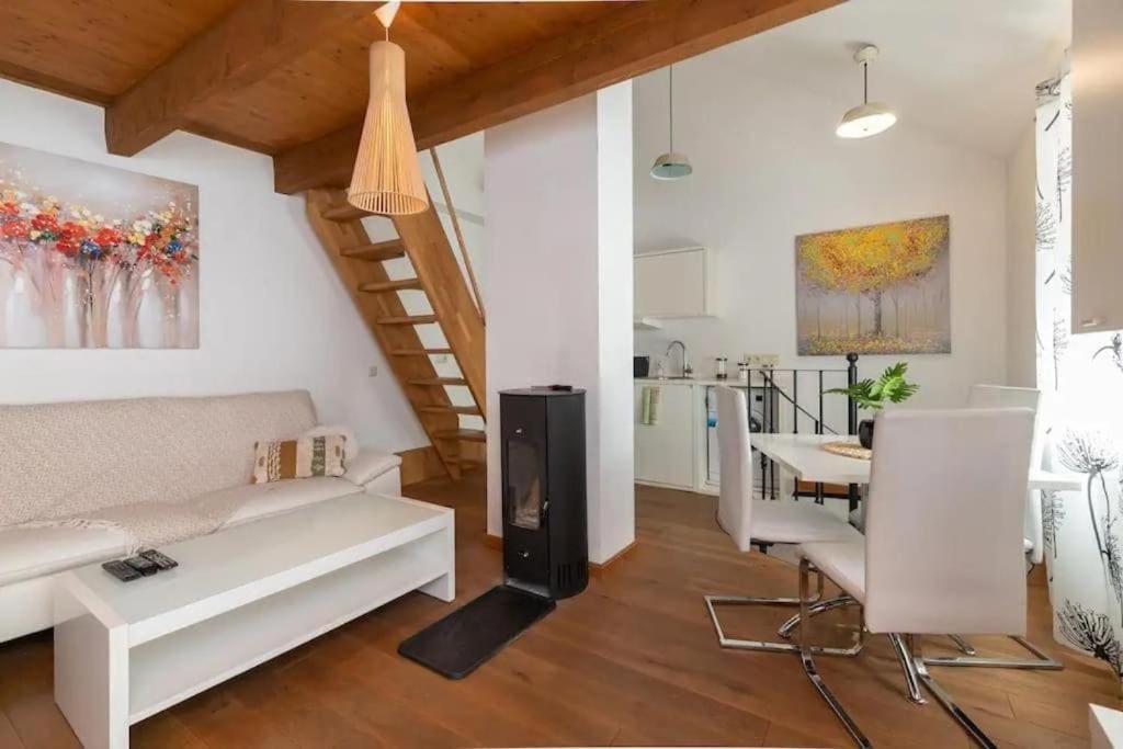 Appartement Cozy 3 Story House In Old Town à Tallinn Extérieur photo